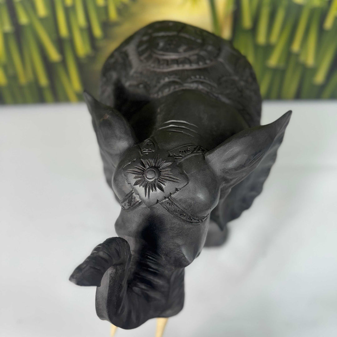 Elefante da Sorte Preto Entalhado 50cm: Modelo 02 - IndoBali