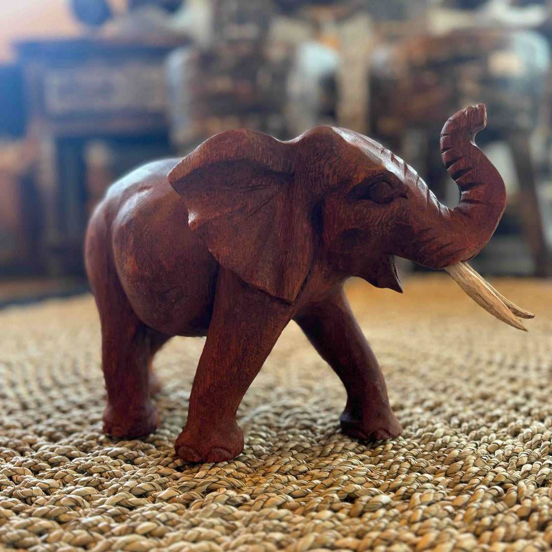 Elefante Esquerda Vermelho Liso de Madeira Suar 20 cm - IndoBali