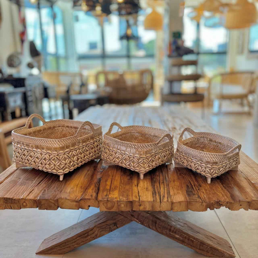 Cesta Branca de Bambu com Búzios e Alça