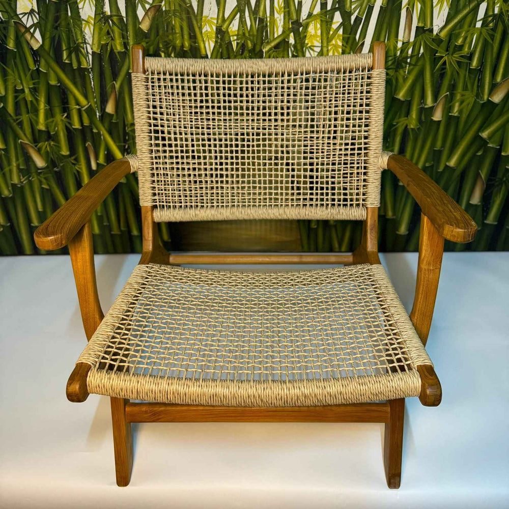 Cadeira Descanso de Madeira Teca com Apoio e Rattan Sintético