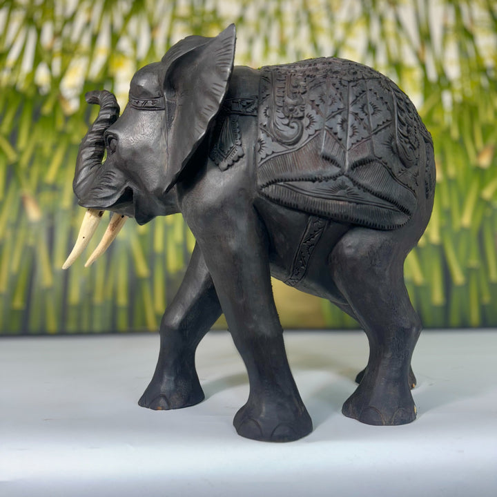 Elefante da Sorte Preto Entalhado 50cm: Modelo 02