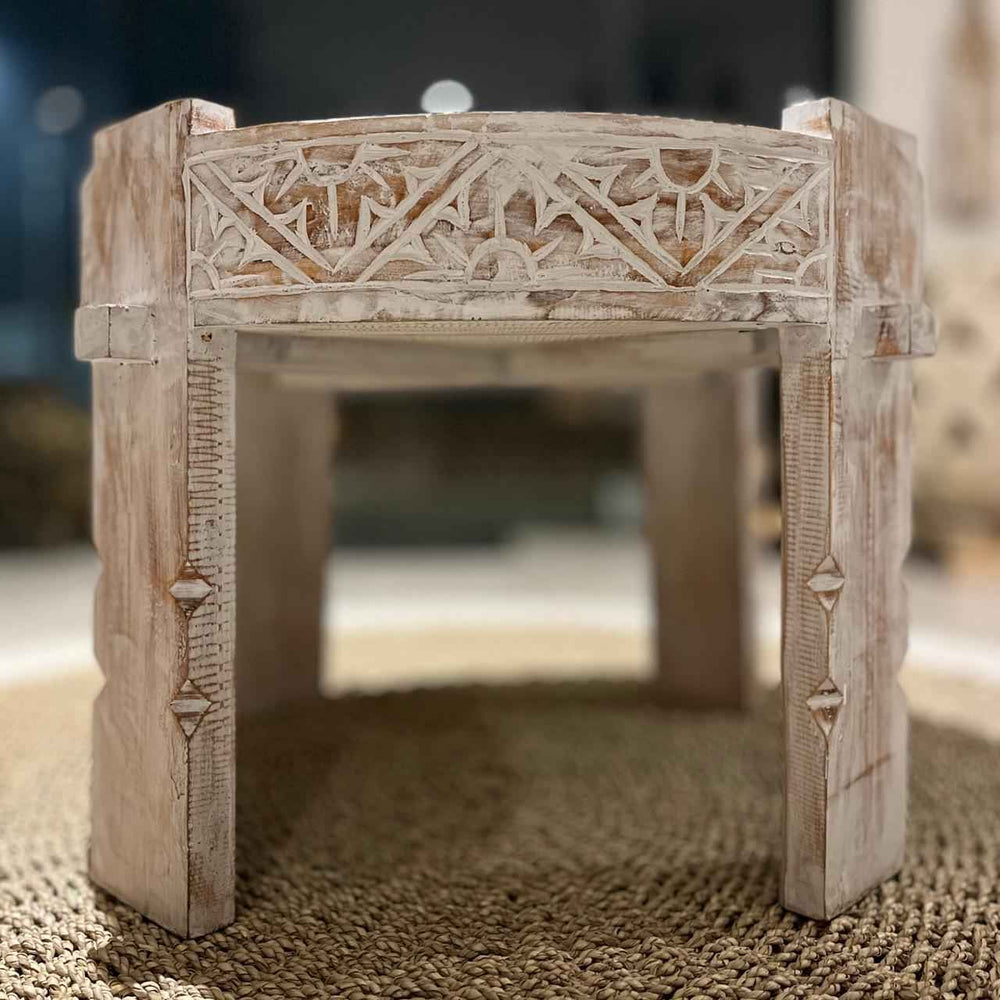 Mesa de Canto Timor Redonda de Madeira Teca Branco Patinado