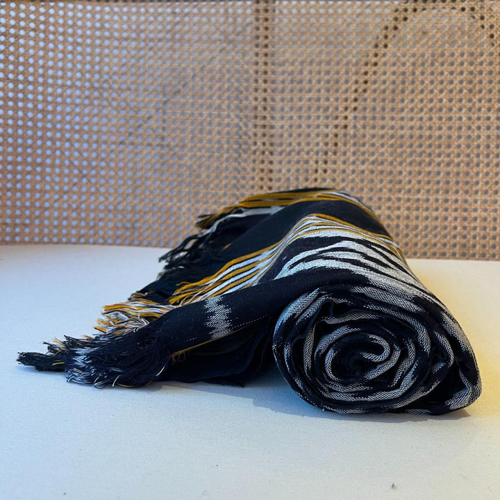 Manta decorativa Artesanal Modelo: Nativo Colorido Preto