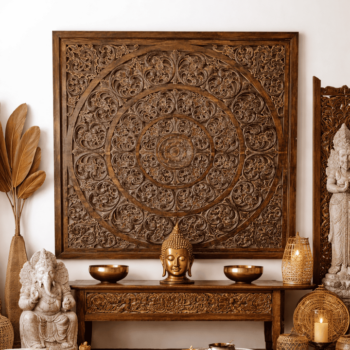 Painel Entalhado em Madeira Teca Marrom e Dourado 01