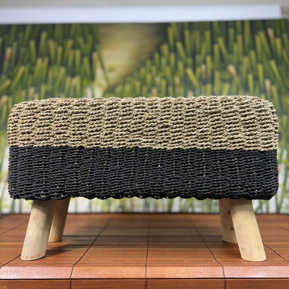 Banqueta Baixa Retangular Fibra Seagrass Preto e Bege - IndoBali