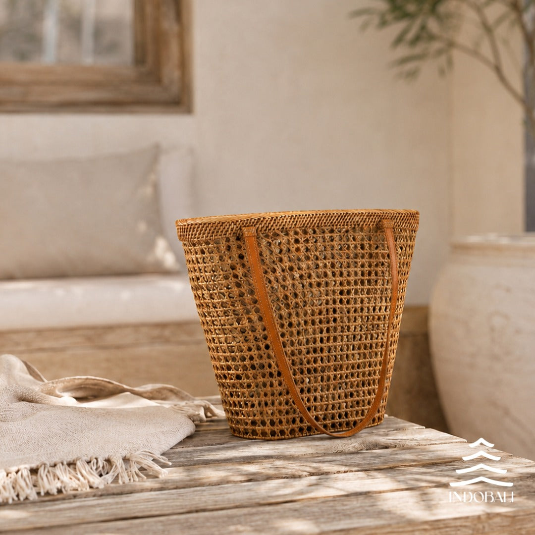 Bolsa Feminina V com Fundo Azul Rattan Grass