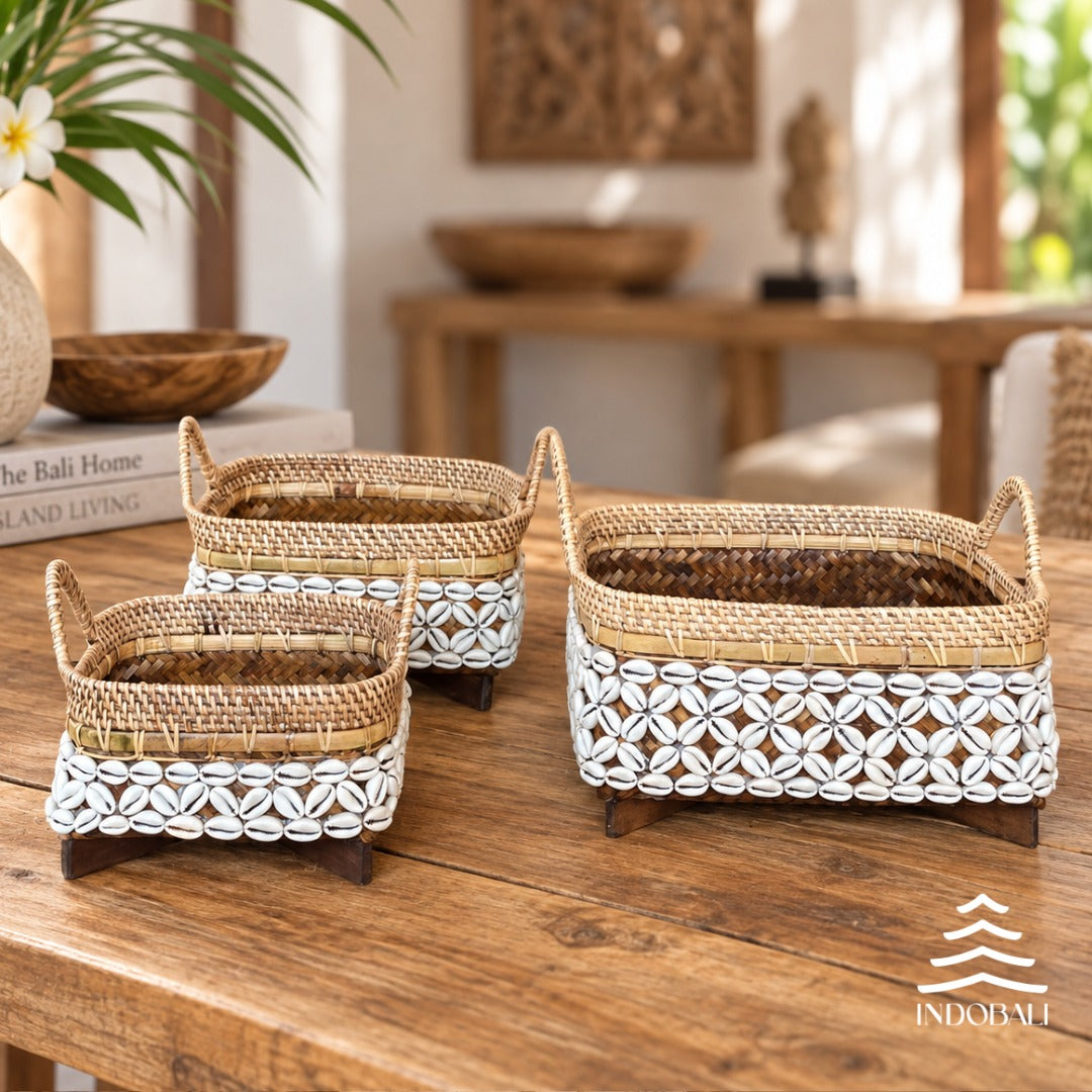 Cesta Marrom de Bambu com Búzios e Alça