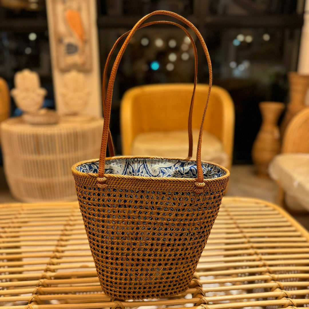 Bolsa Feminina V com Fundo Azul Rattan Grass - IndoBali