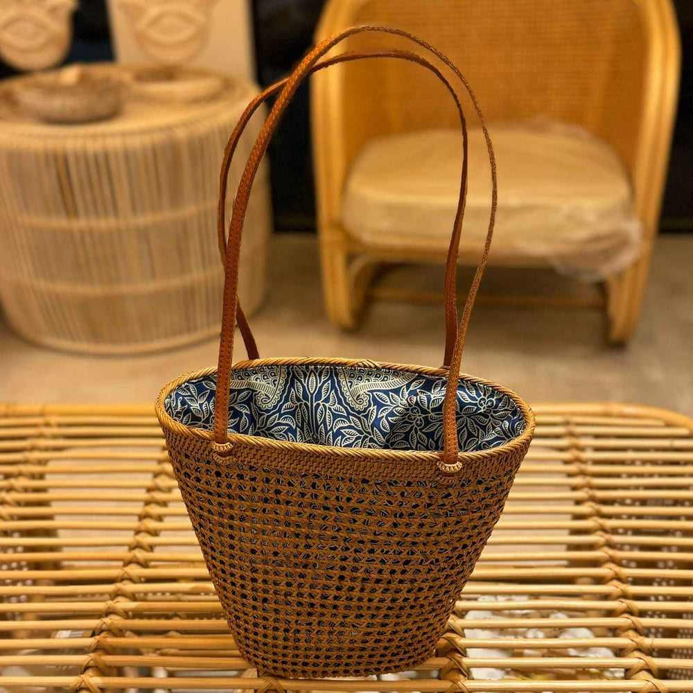 Bolsa Feminina V com Fundo Azul Rattan Grass