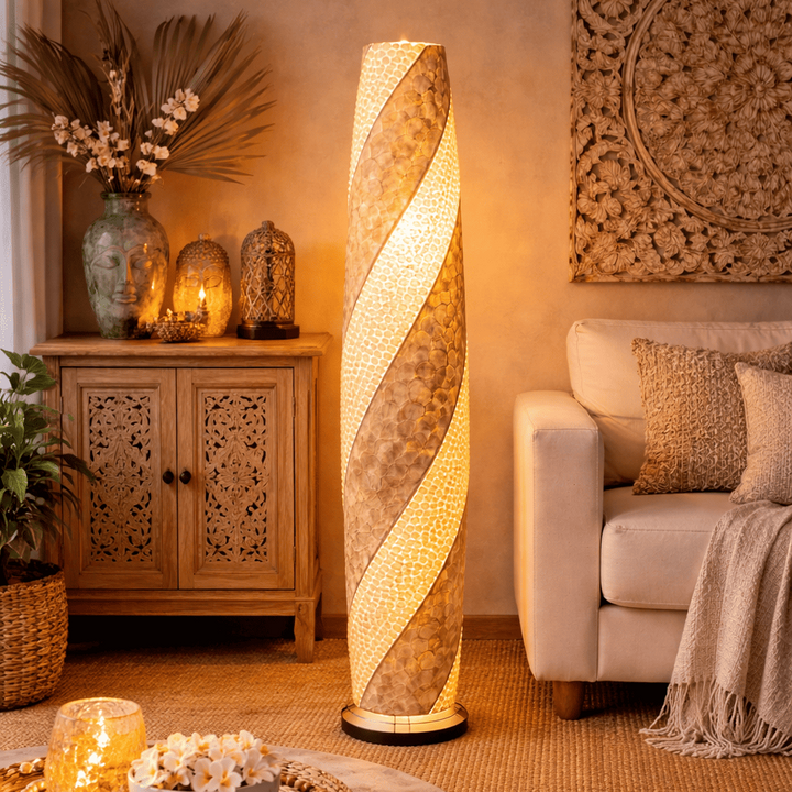 Luminária de Chão Listrada em Conchas