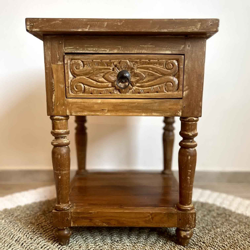 Mesa de Cabeceira Prateleira e Gaveta - Madeira Teca