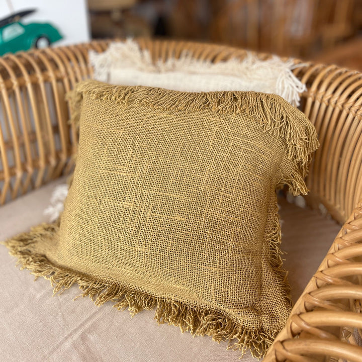 Almofada Artesanal Linho Marrom com Franja