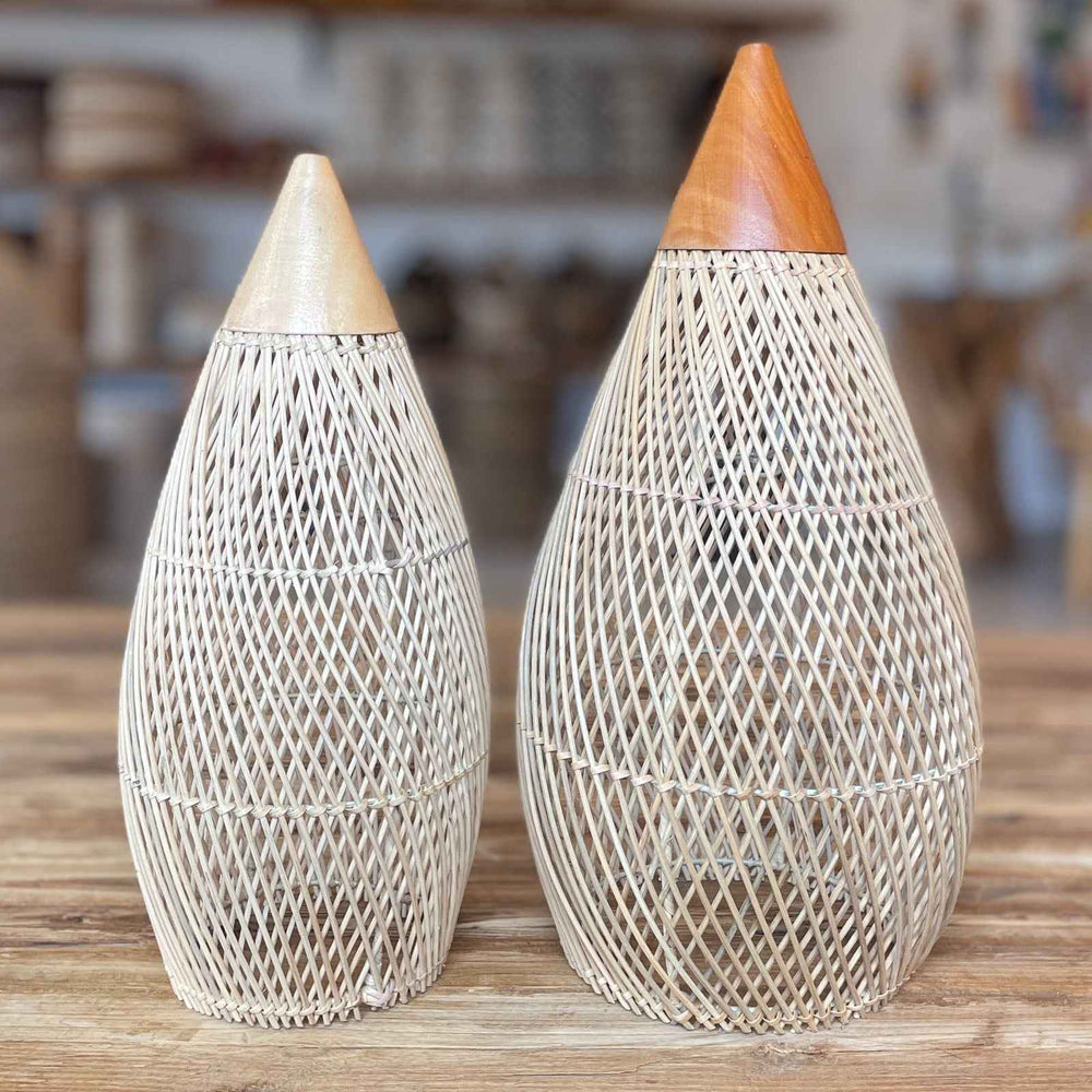 Luminária Rattan Kuta com Base de Madeira